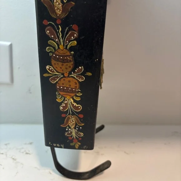 Beautiful Vintage Outside Metal Mailbox Hand Painted with horse and carriage - Picture 5 of 7